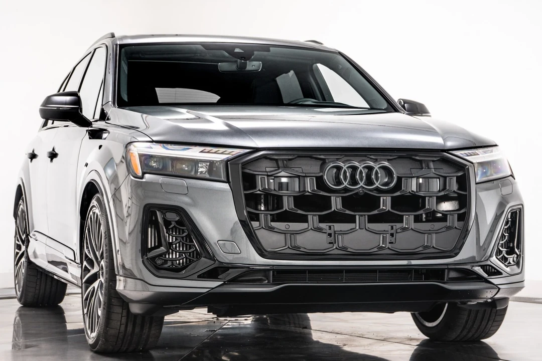 2025 Audi SQ7 - Image 3 of 21