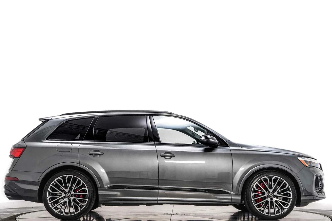 2025 Audi SQ7 - Image 2 of 21