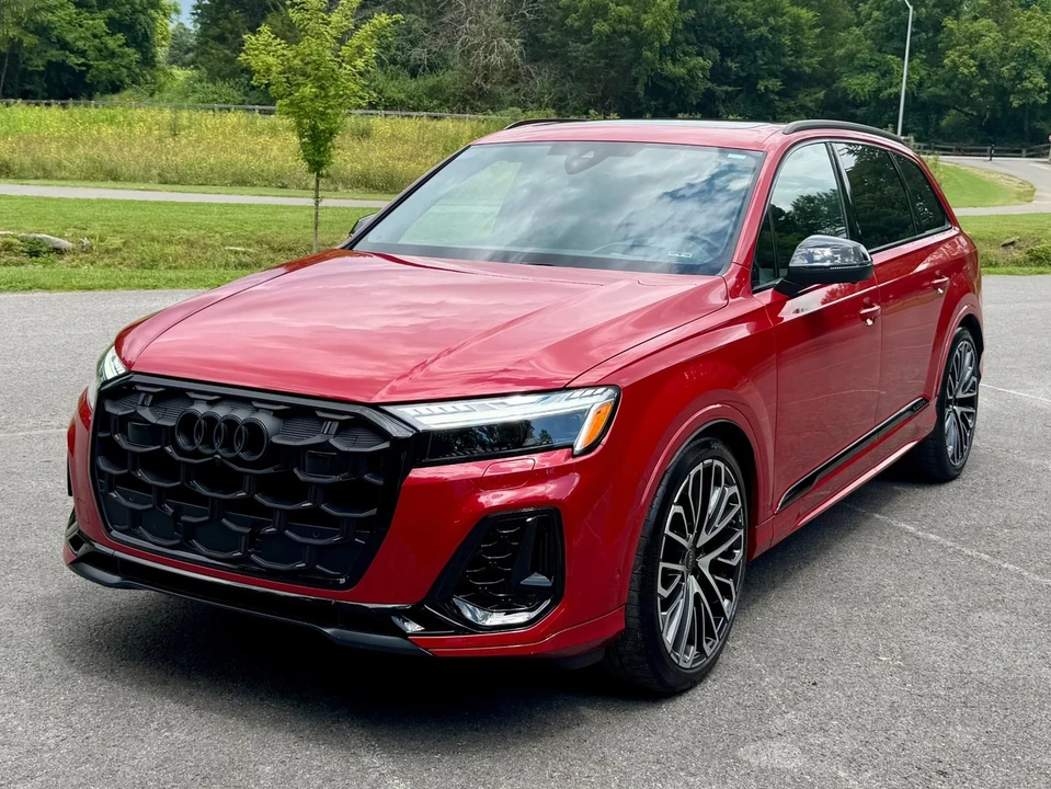 2025 Audi SQ7 - Image 2 of 21