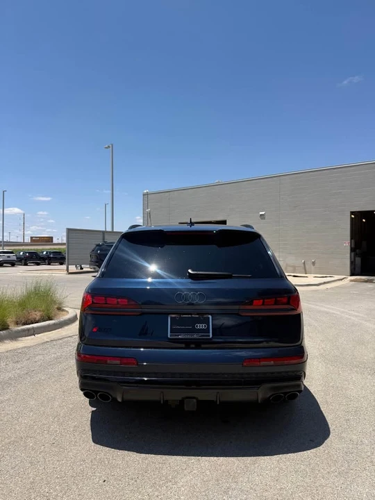 2025 Audi SQ7 - Image 9 of 10