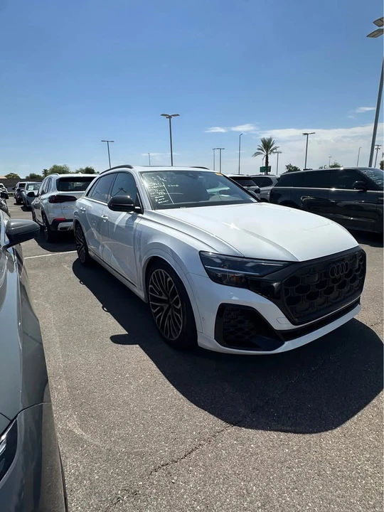 2025 Audi SQ8 - Image 9 of 10
