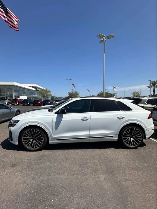 2025 Audi SQ8 - Image 2 of 10
