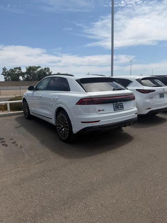 2025 Audi SQ8 - Image 4 of 10