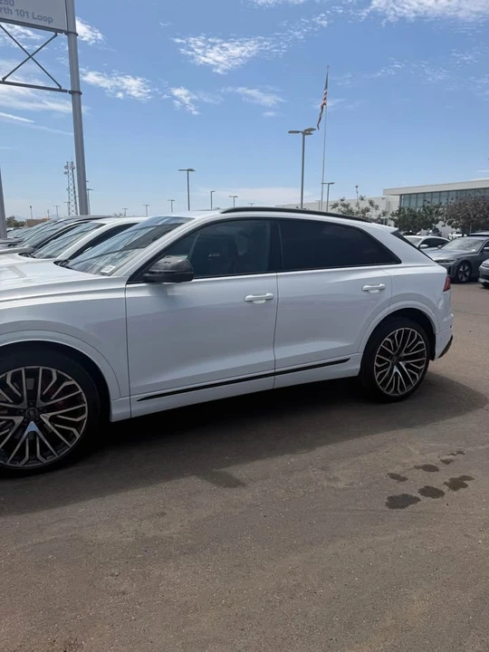 2025 Audi SQ8 - Image 3 of 10