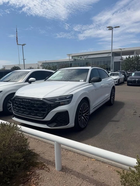 2025 Audi SQ8 - Image 2 of 10