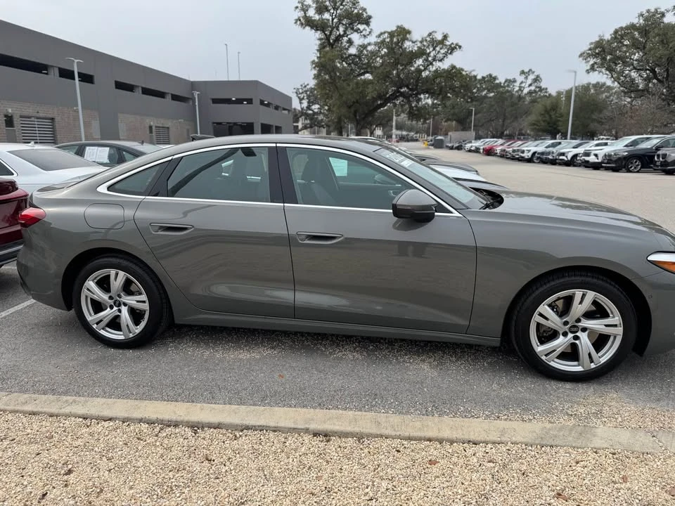 2025 Audi B10 A5 - Image 2 of 11