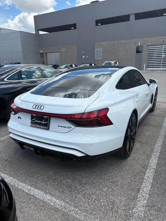 2025 Audi e-tron GT - Image 3 of 12