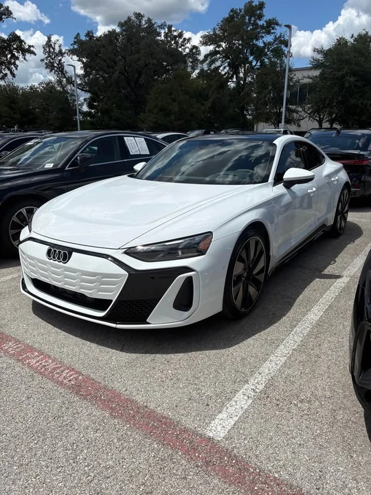 2025 Audi e-tron GT - Image 6 of 12