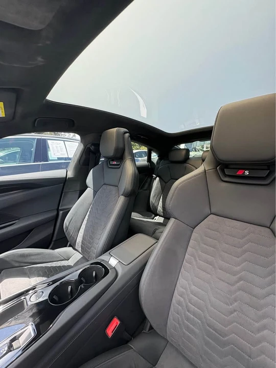 2025 Audi e-tron GT - Image 10 of 12