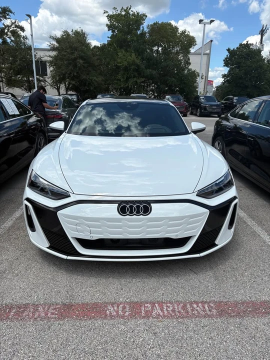 2025 Audi e-tron GT - Image 5 of 12