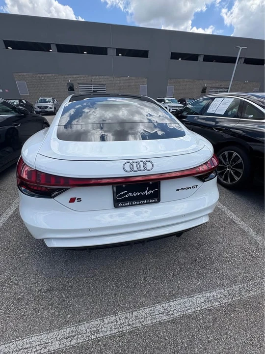 2025 Audi e-tron GT - Image 2 of 12