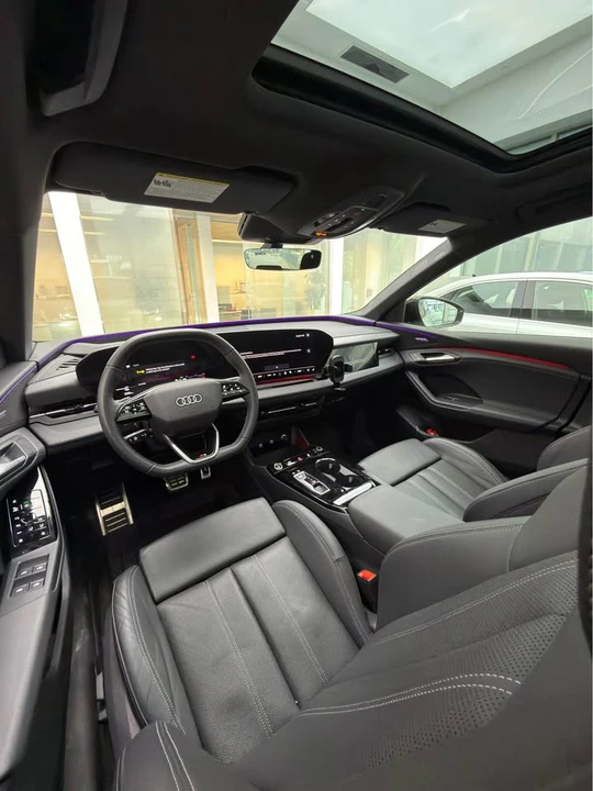 2025 Audi e-tron - Image 7 of 10