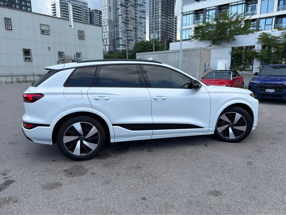 2025 Audi e-tron - Image 4 of 10