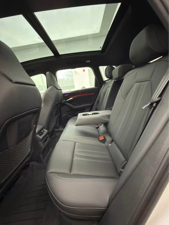 2025 Audi e-tron - Image 8 of 10