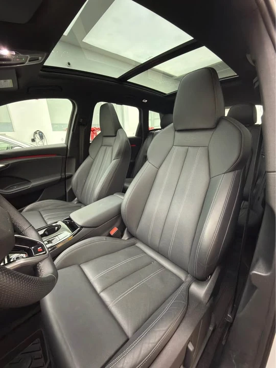 2025 Audi e-tron - Image 5 of 10