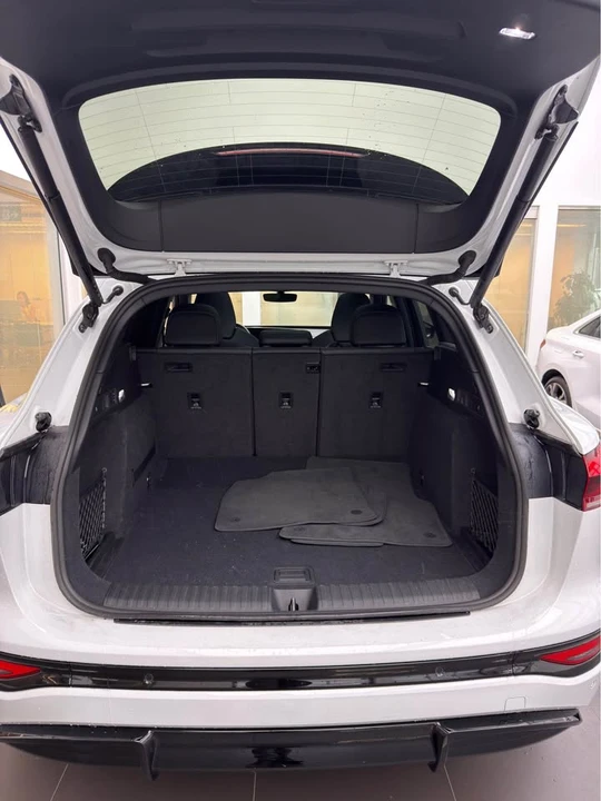 2025 Audi e-tron - Image 10 of 10