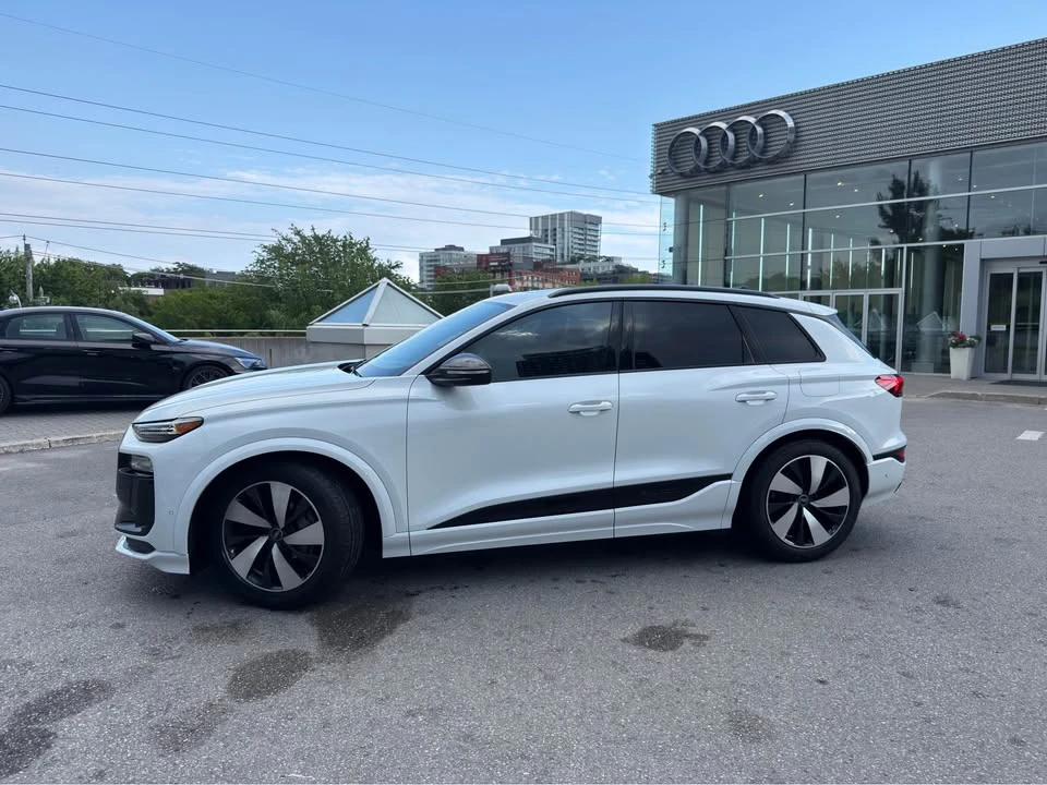 2025 Audi e-tron - Image 2 of 10
