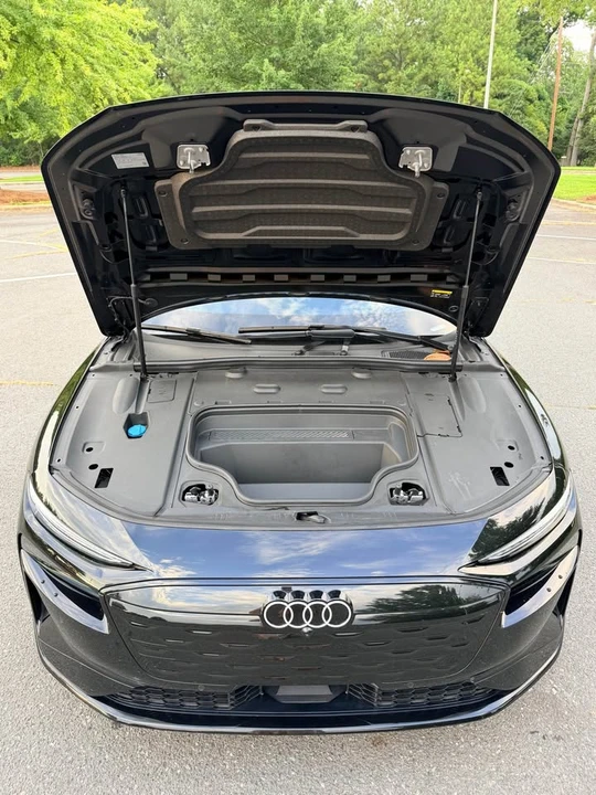 2025 Audi Q8 e-tron - Image 14 of 20
