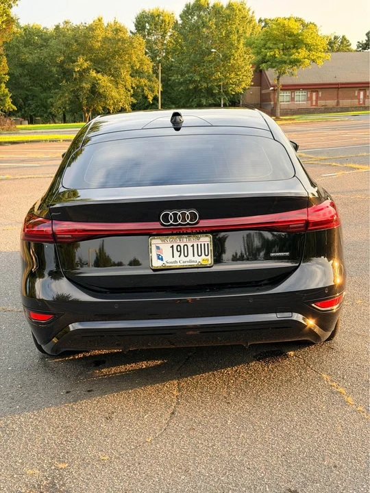 2025 Audi Q8 e-tron - Image 18 of 20