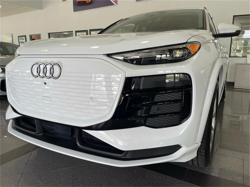 2025 Audi Q8 e-tron - Image 11 of 31