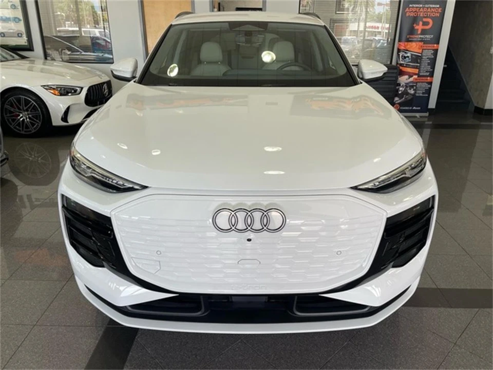 2025 Audi Q8 e-tron - Image 9 of 31