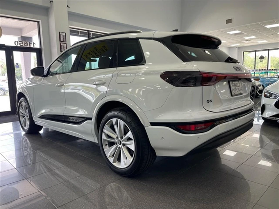 2025 Audi Q8 e-tron - Image 3 of 31