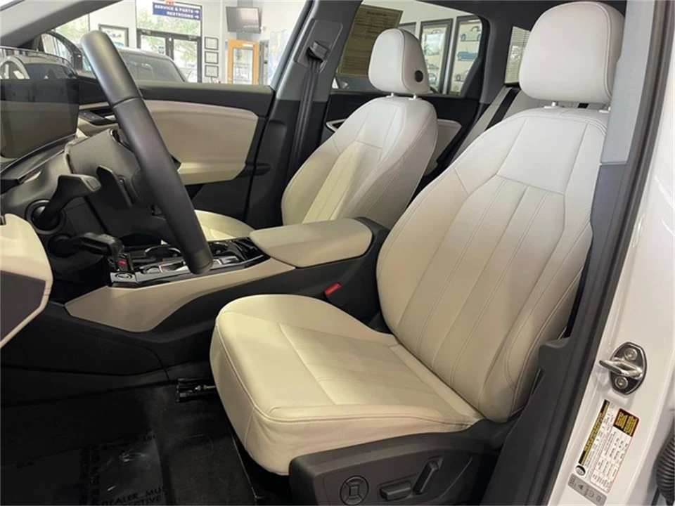 2025 Audi Q8 e-tron - Image 24 of 31