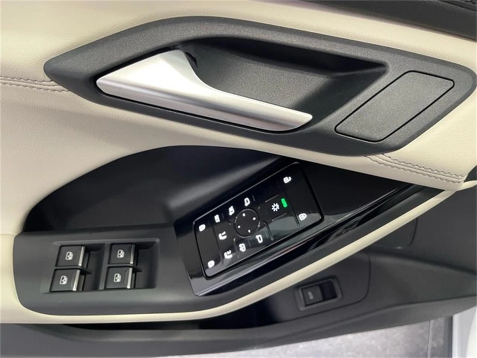 2025 Audi Q8 e-tron - Image 22 of 31