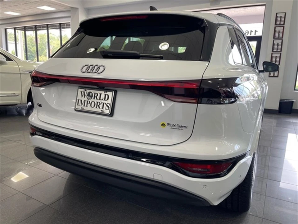 2025 Audi Q8 e-tron - Image 16 of 31