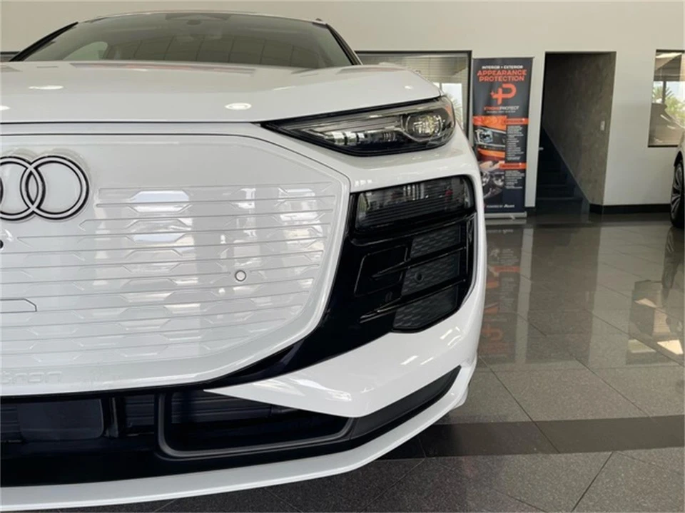 2025 Audi Q8 e-tron - Image 10 of 31
