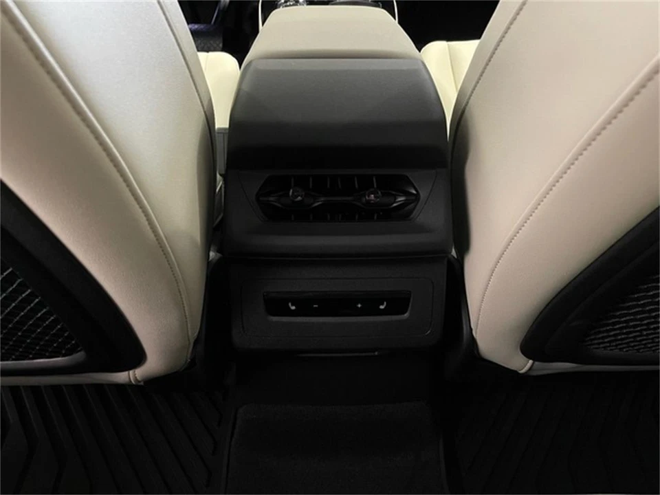 2025 Audi Q8 e-tron - Image 28 of 31