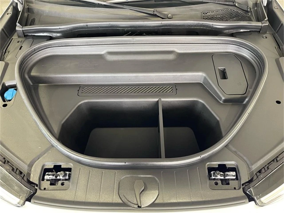 2025 Audi Q8 e-tron - Image 18 of 31