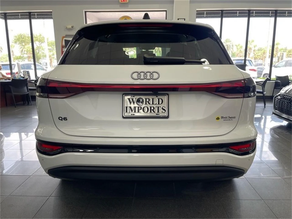 2025 Audi Q8 e-tron - Image 4 of 31