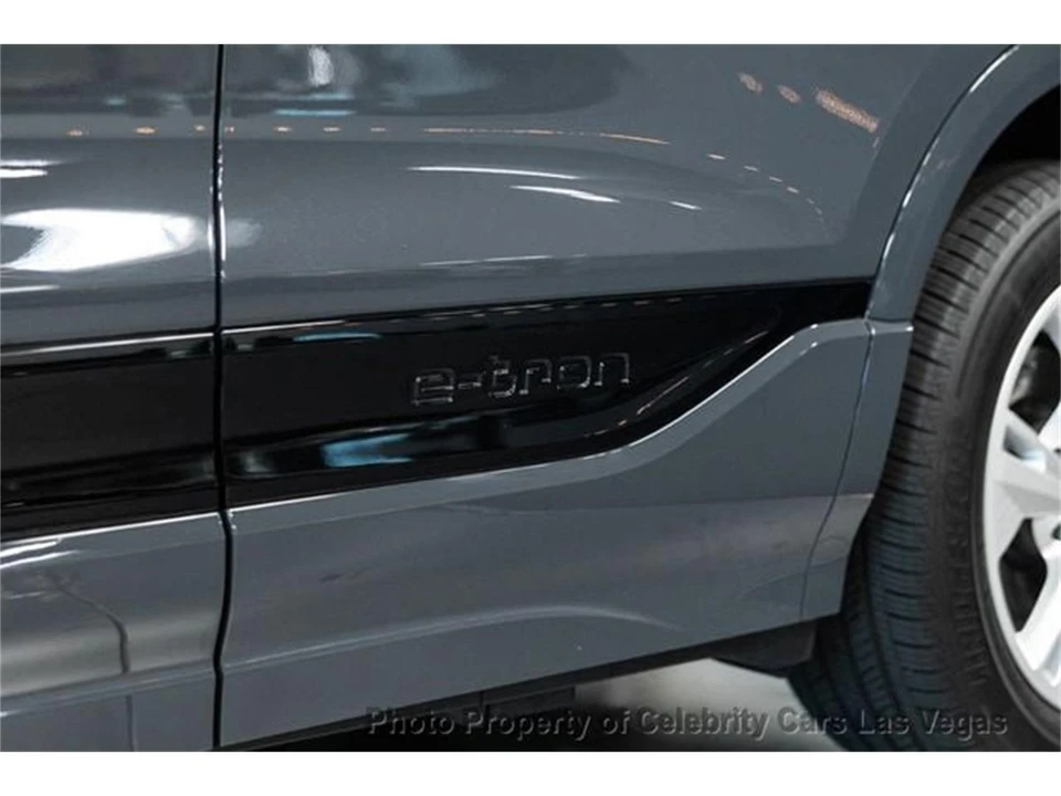 2025 Audi e-tron - Image 15 of 31