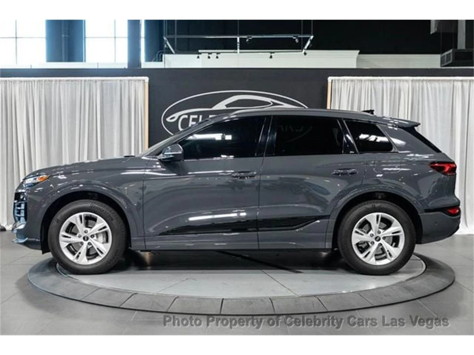 2025 Audi e-tron - Image 9 of 31