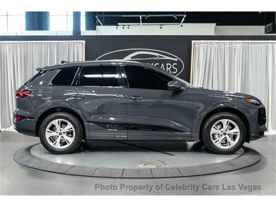2025 Audi e-tron - Image 5 of 31