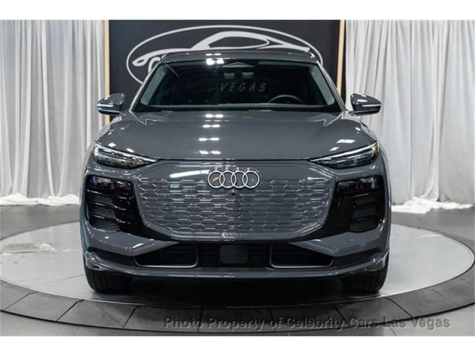 2025 Audi e-tron - Image 7 of 31