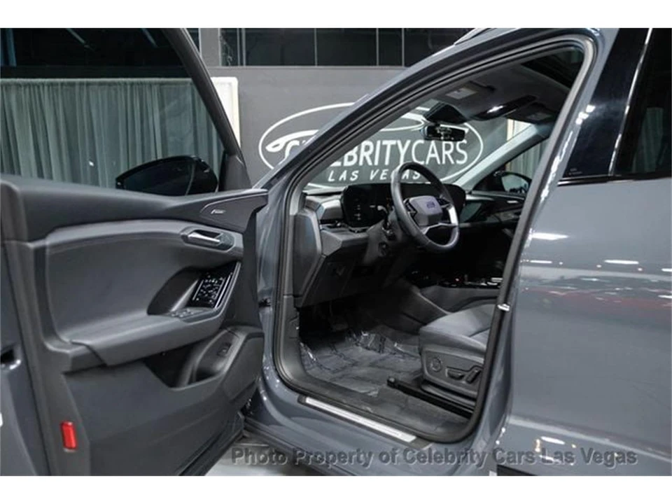 2025 Audi e-tron - Image 21 of 31