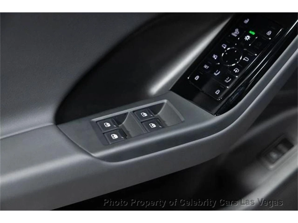 2025 Audi e-tron - Image 27 of 31