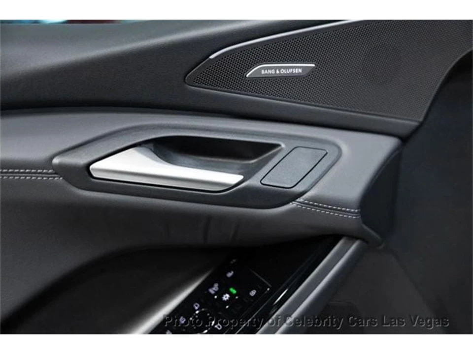 2025 Audi e-tron - Image 25 of 31