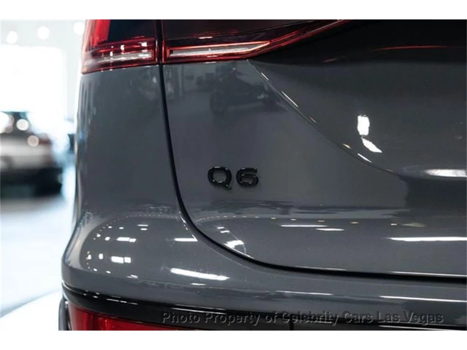 2025 Audi e-tron - Image 12 of 31