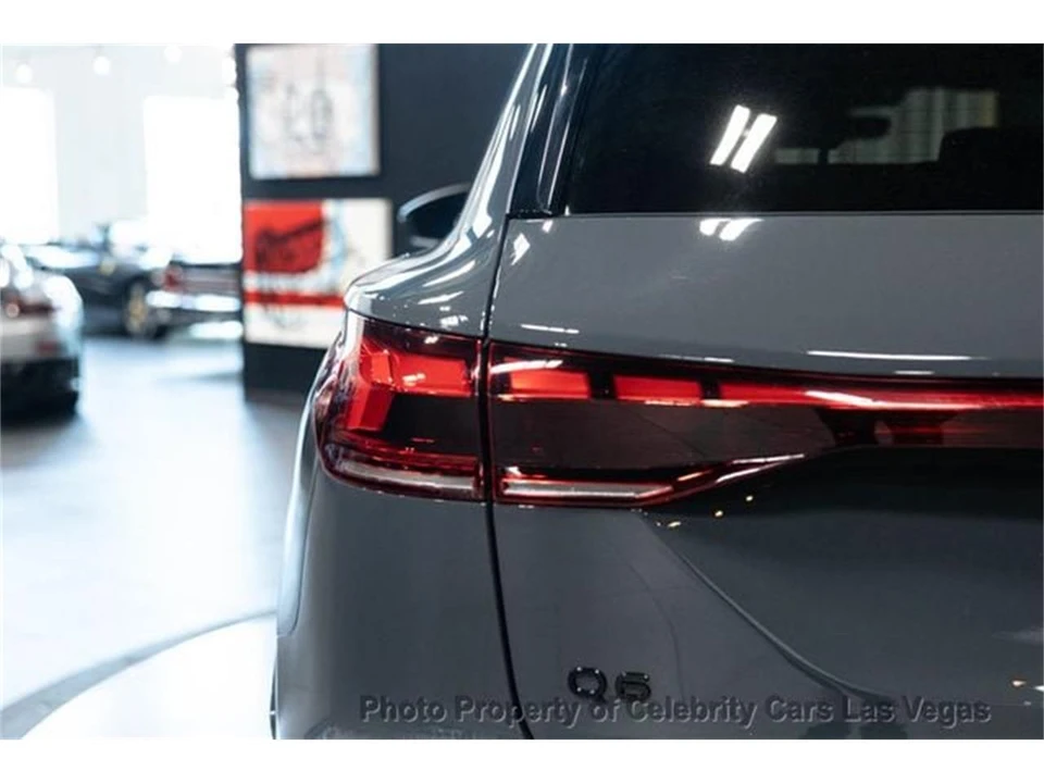 2025 Audi e-tron - Image 14 of 31