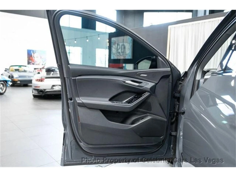 2025 Audi e-tron - Image 24 of 31