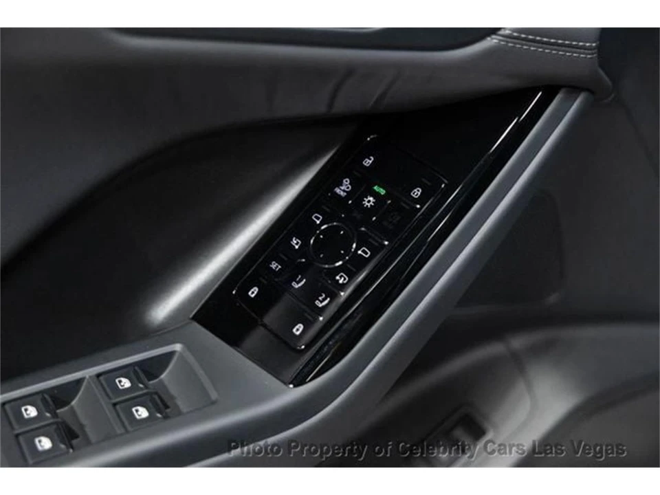 2025 Audi e-tron - Image 26 of 31
