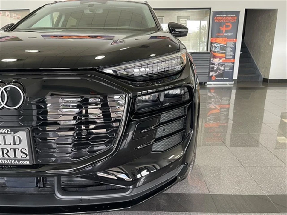 2025 Audi e-tron - Image 10 of 31