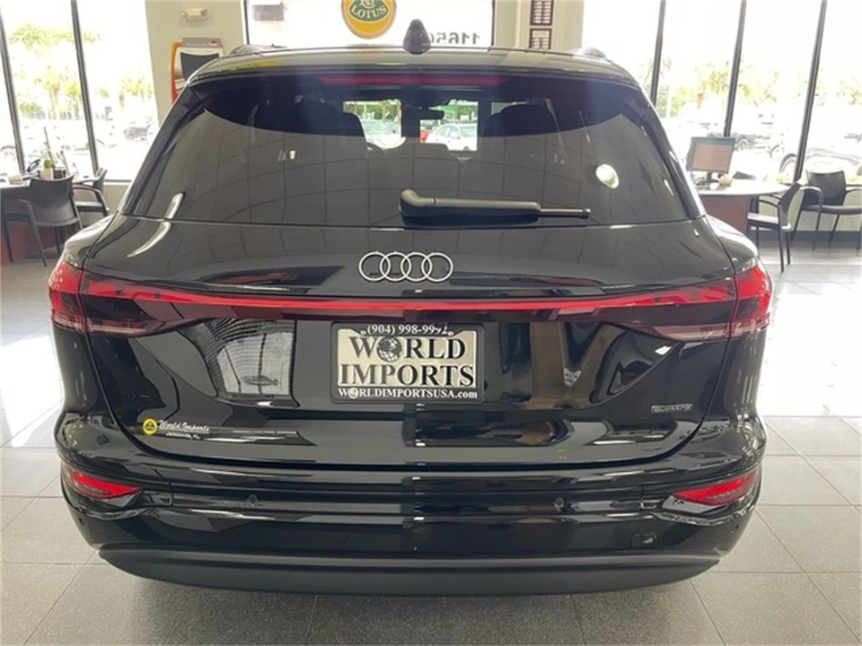 2025 Audi e-tron - Image 6 of 31