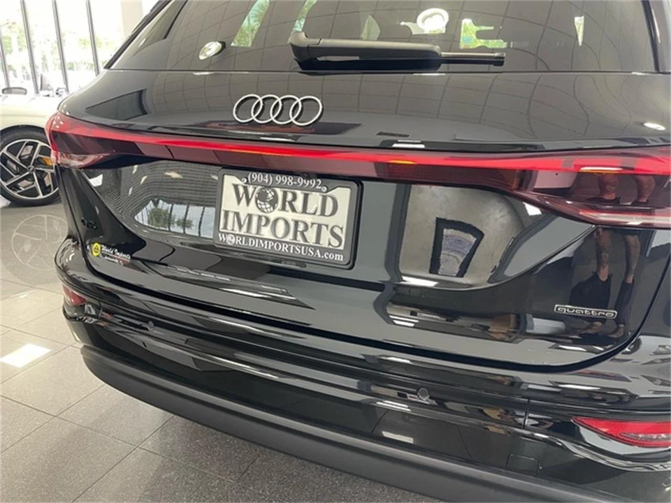 2025 Audi e-tron - Image 18 of 31