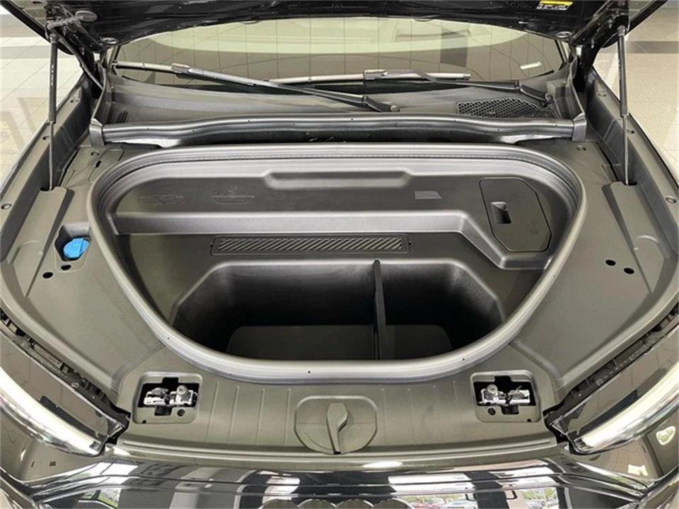 2025 Audi e-tron - Image 20 of 31