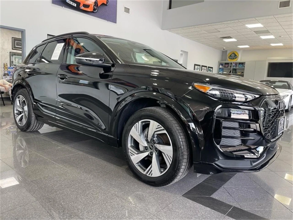 2025 Audi e-tron - Image 7 of 31