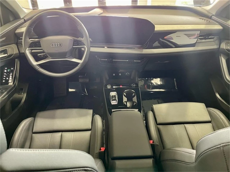 2025 Audi e-tron - Image 30 of 31